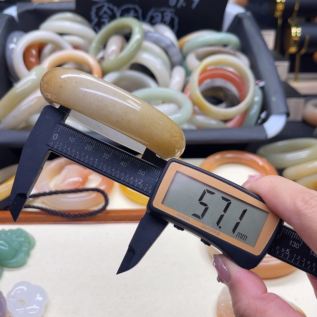 石英质玉未镶嵌手镯