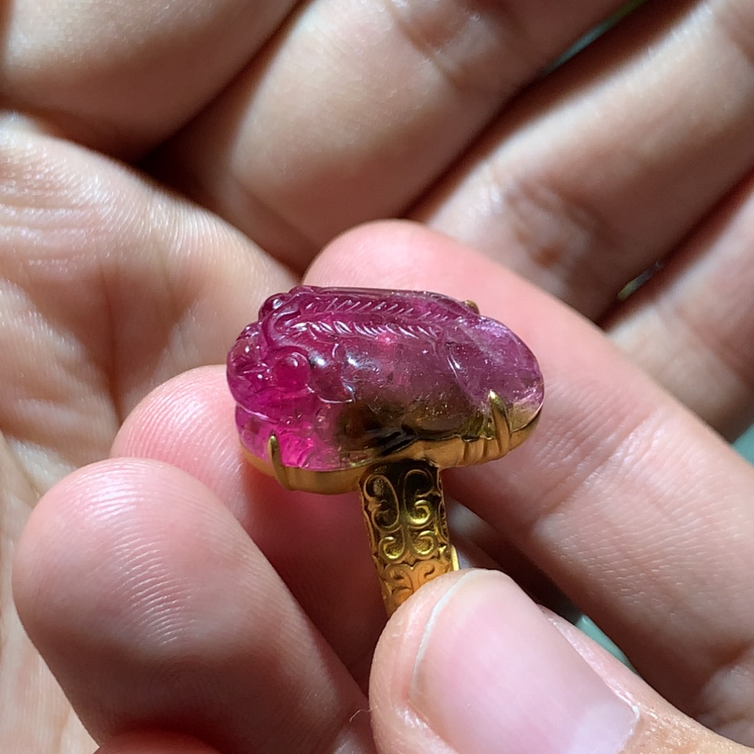 碧玺戒指18K金镶嵌开****?