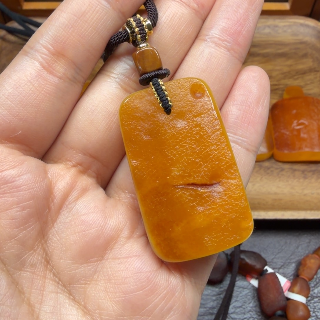 琥珀未镶嵌吊坠(赠链)