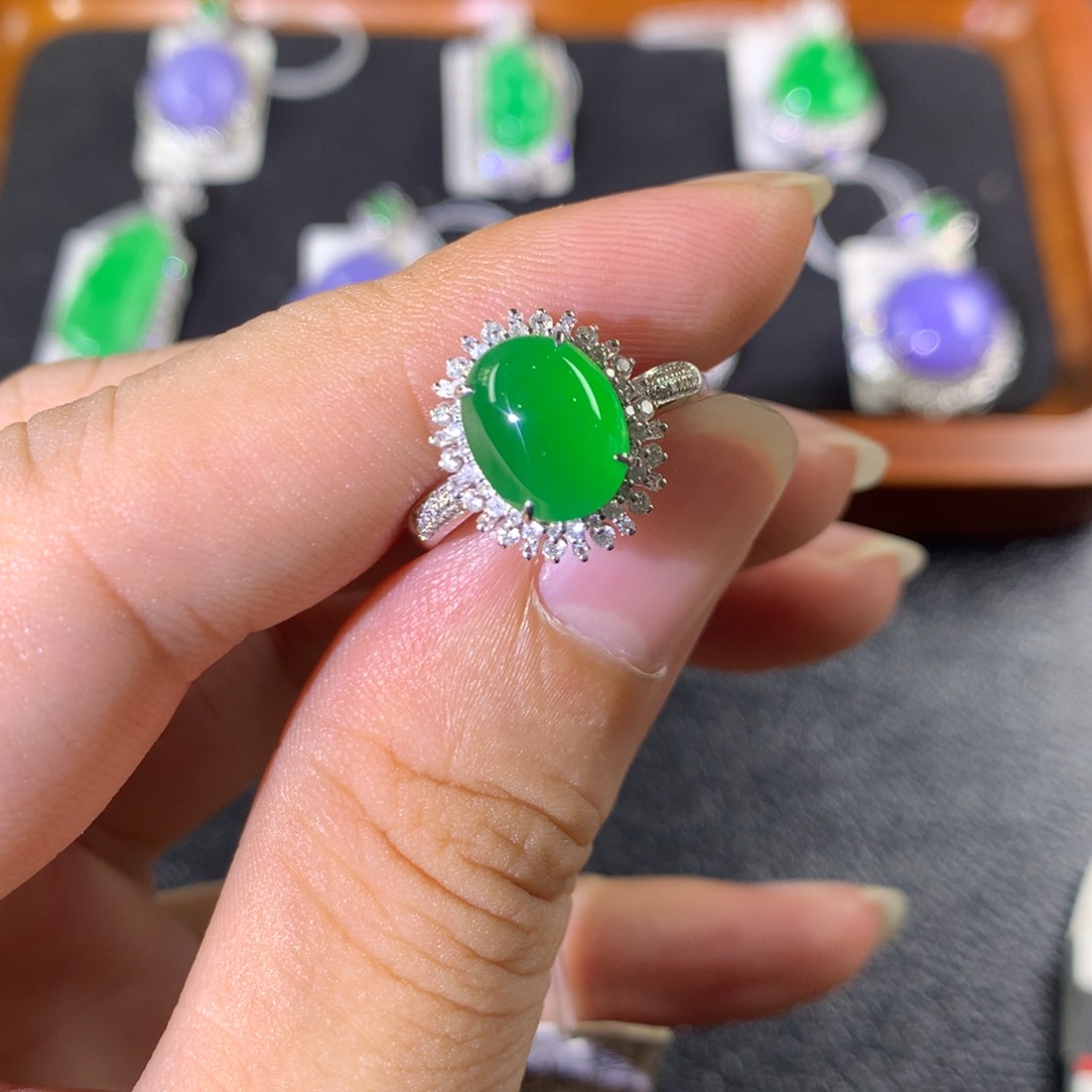 18K金镶嵌戒指翡翠翡翠