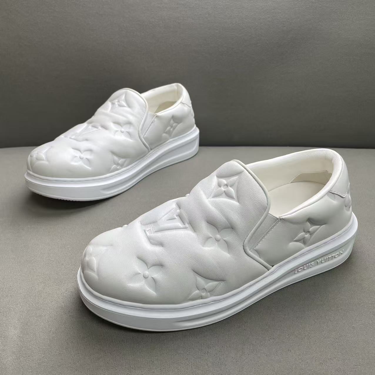 99新 LouisVuitton/路易威登 白色皮面浮雕老花松糕一脚蹬 39.5码