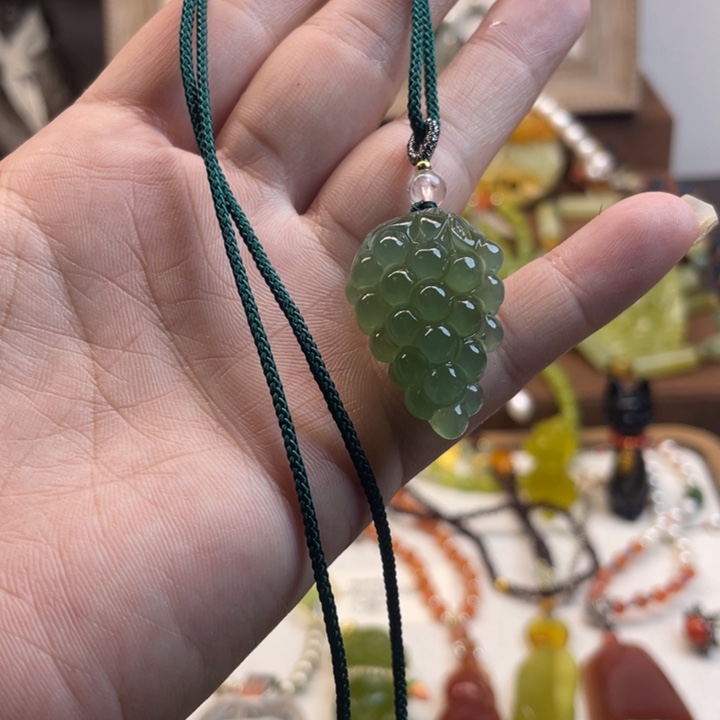 蛇纹石玉吊坠未镶嵌