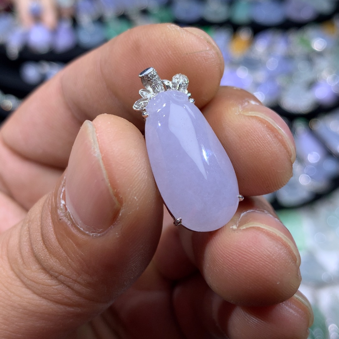 翡翠18K金镶嵌颈饰