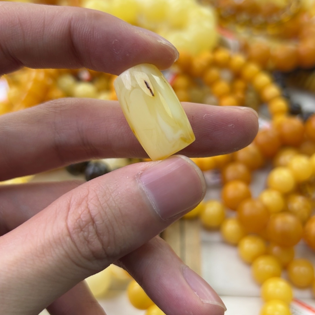 琥珀珠宝奇石未镶嵌