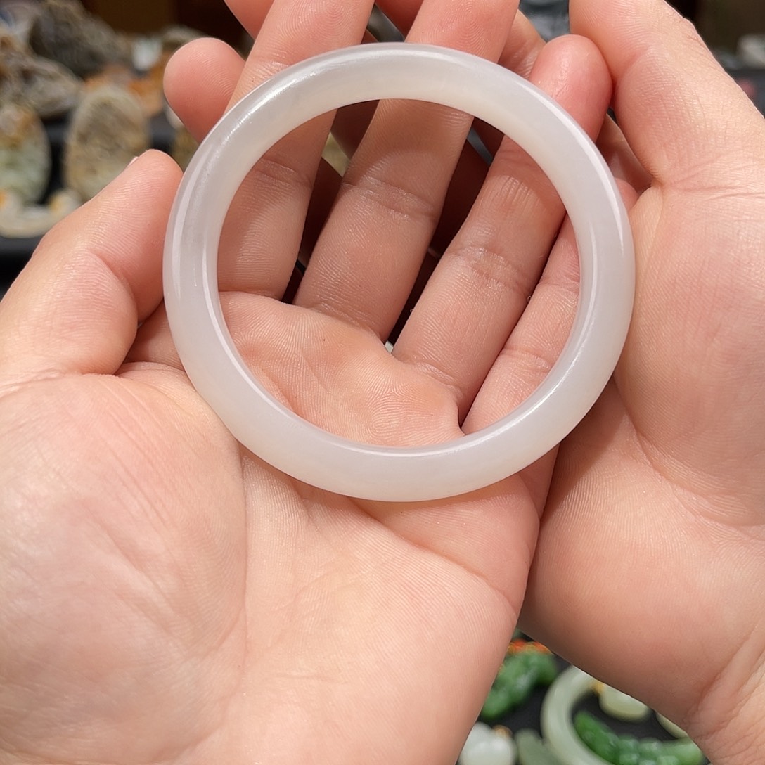 和田玉未镶嵌手镯