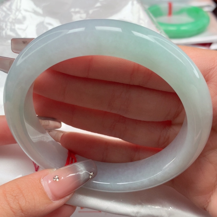 【闪购商品】翡翠手镯未镶嵌63圈