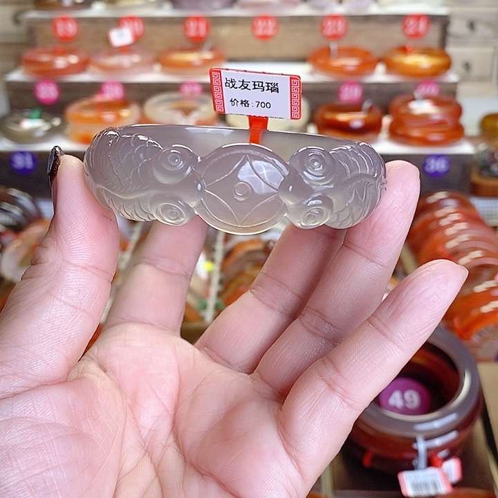 玛瑙/玉髓手镯未镶嵌东*