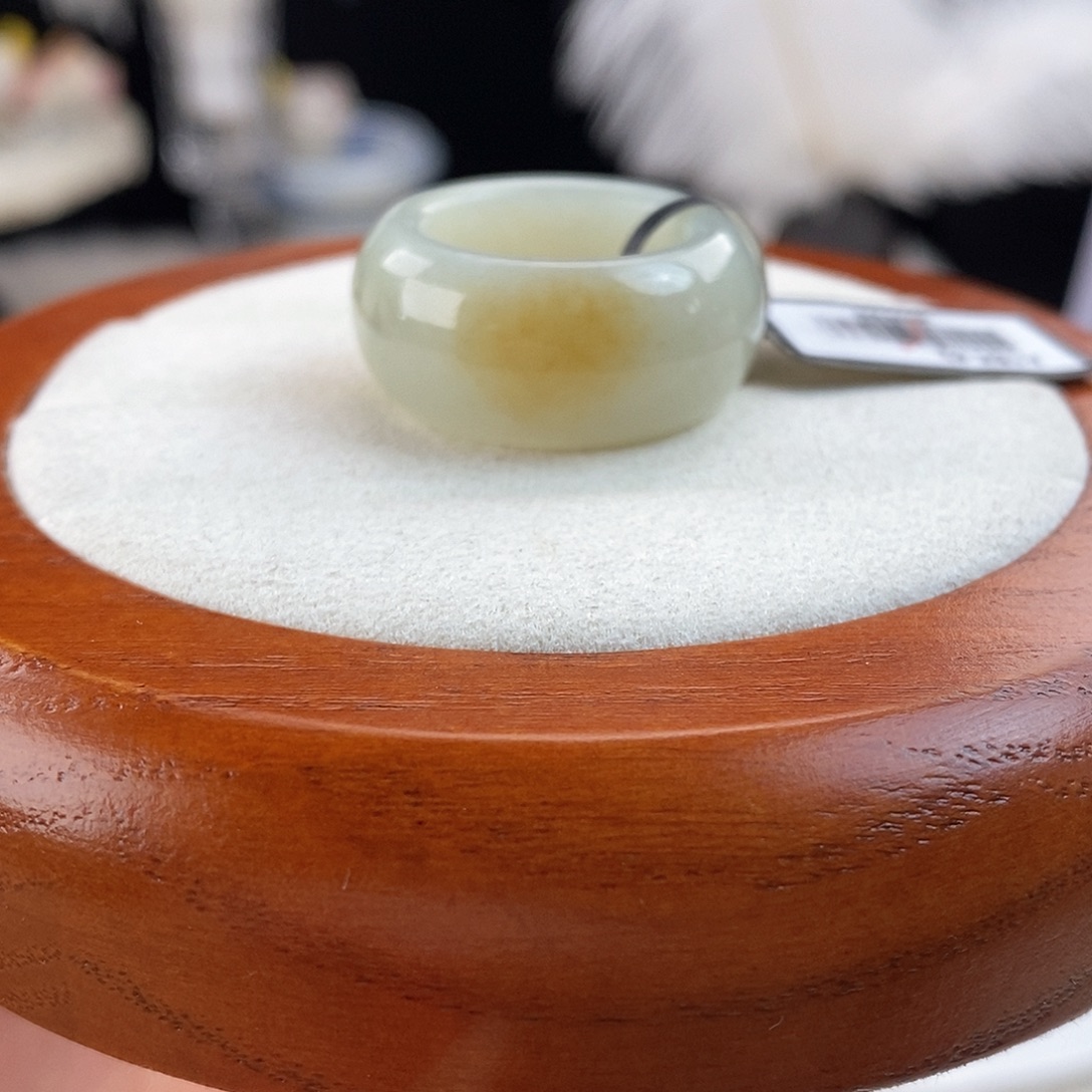 和田玉（糖玉）未镶嵌戒指r22一口糖墩墩飘青花17.6