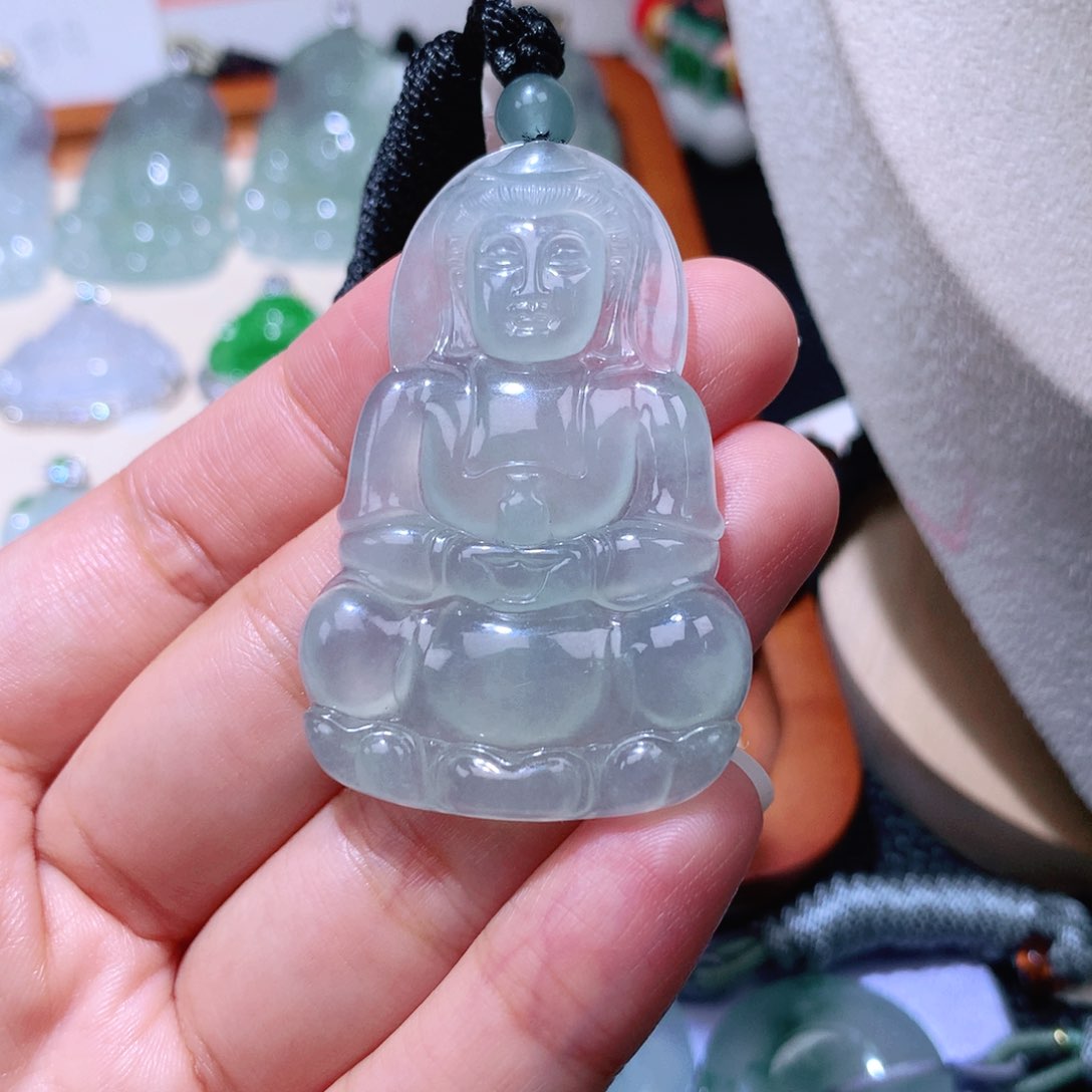 颈饰未镶嵌翡翠观音