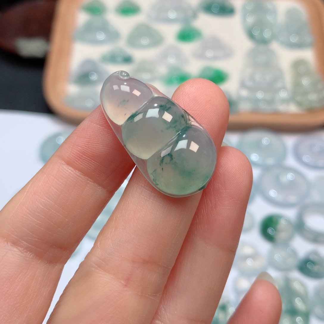 翡翠颈饰未镶嵌冰种飘花福豆