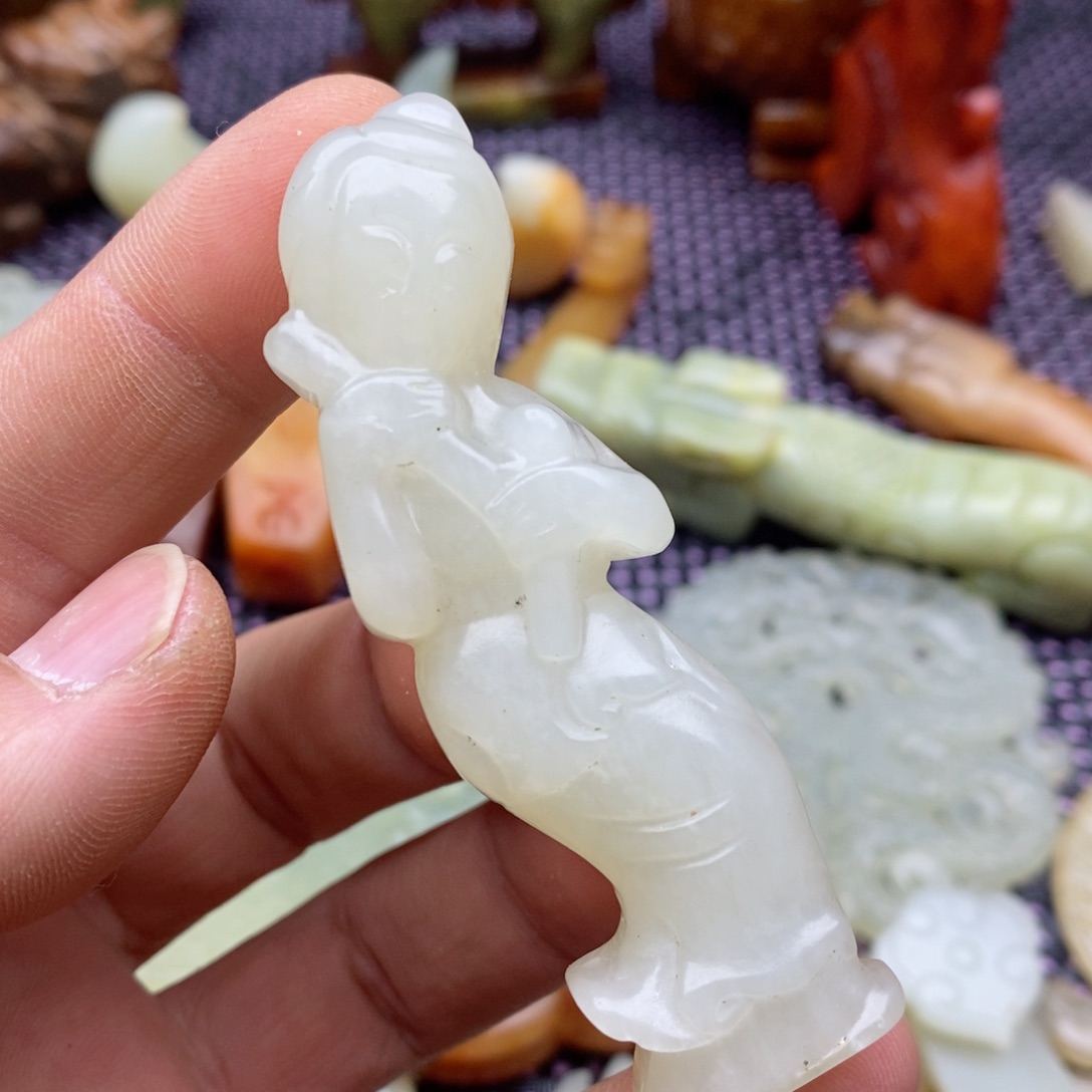 蛇纹石玉颈饰未镶嵌