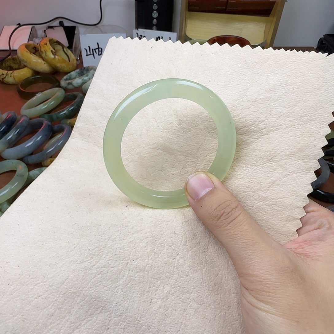 3***.蛇纹石玉未镶嵌手镯