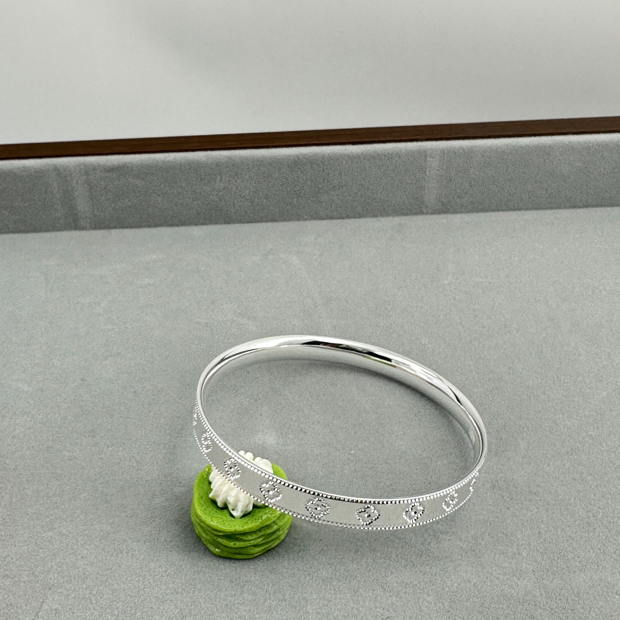 足银银制品 足银999闭口四叶草手镯百搭时尚