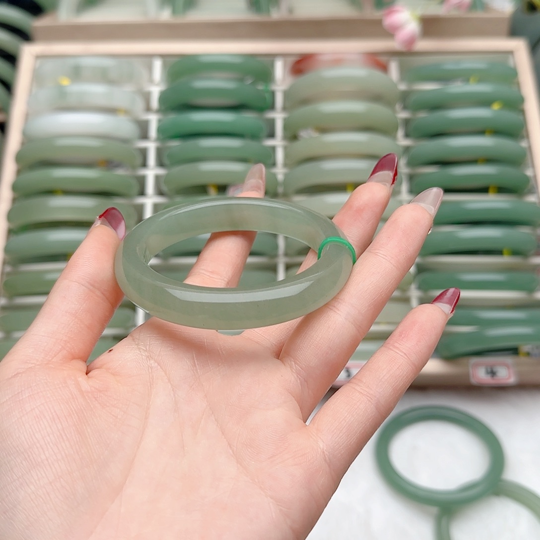 石英质玉手镯未镶嵌55口径