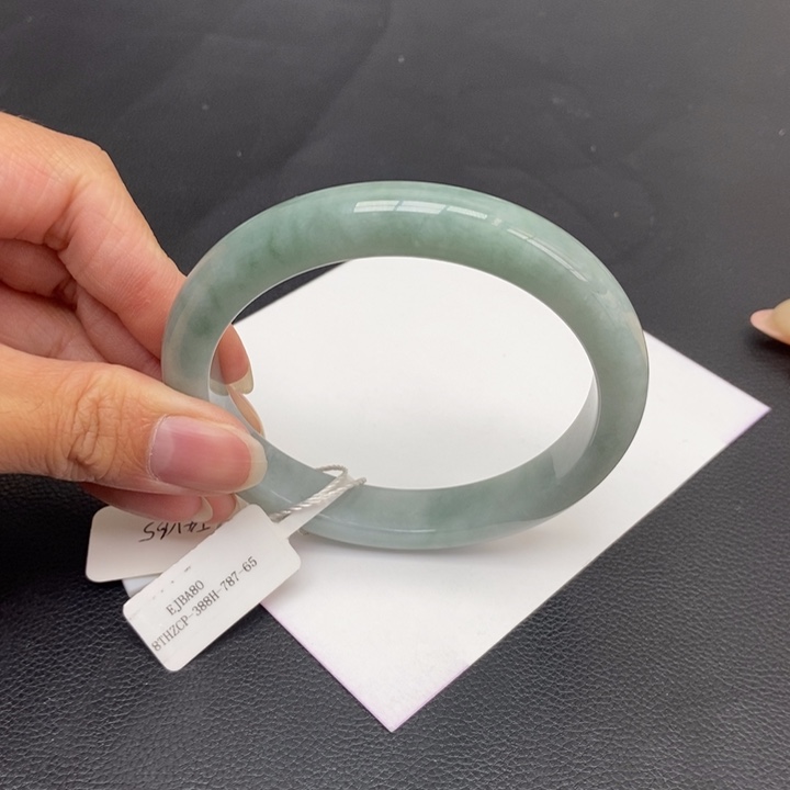 翡翠手镯未镶嵌大****律64/65正圈