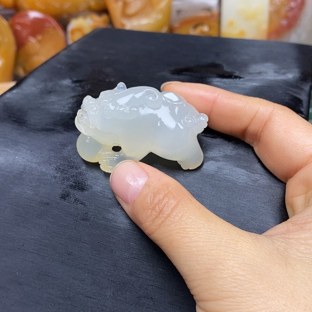 石英质玉（黄龙玉）颈饰未镶嵌