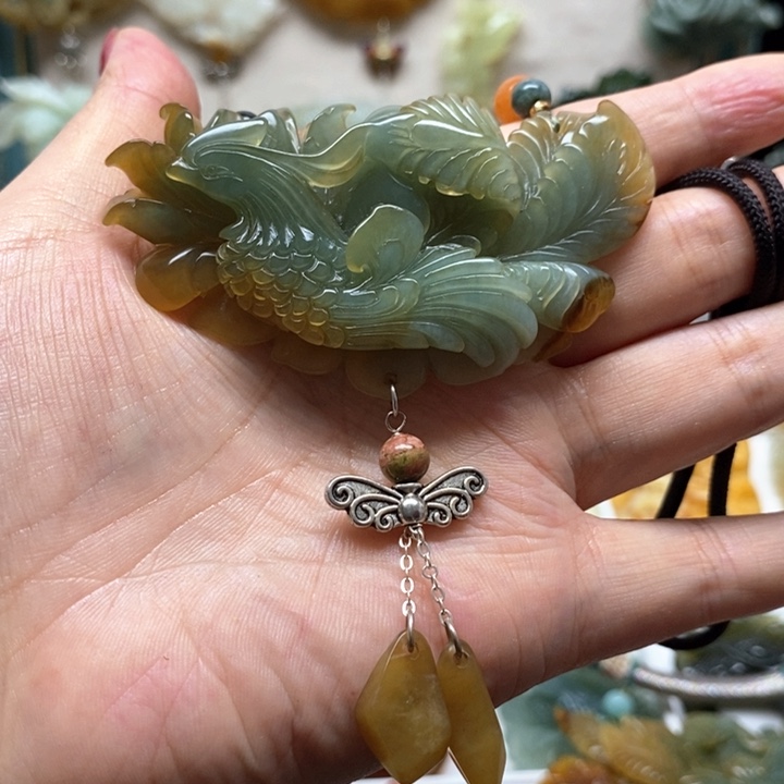 蛇纹石玉颈饰未镶嵌儒**化