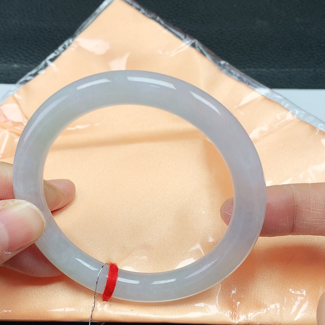 翡翠手镯未镶嵌56圈