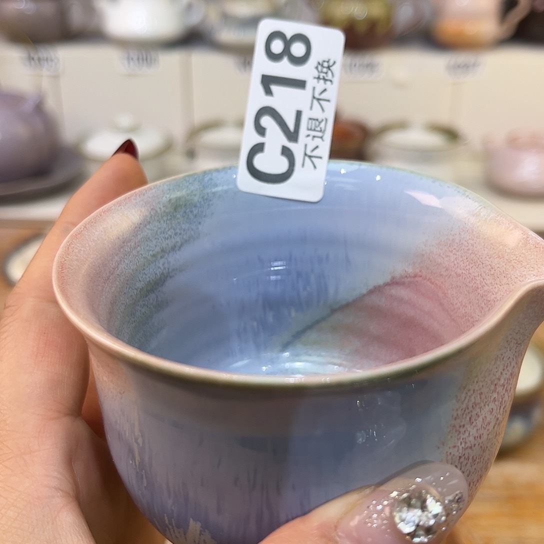 白泥茶杯在****子陶瓷艺术