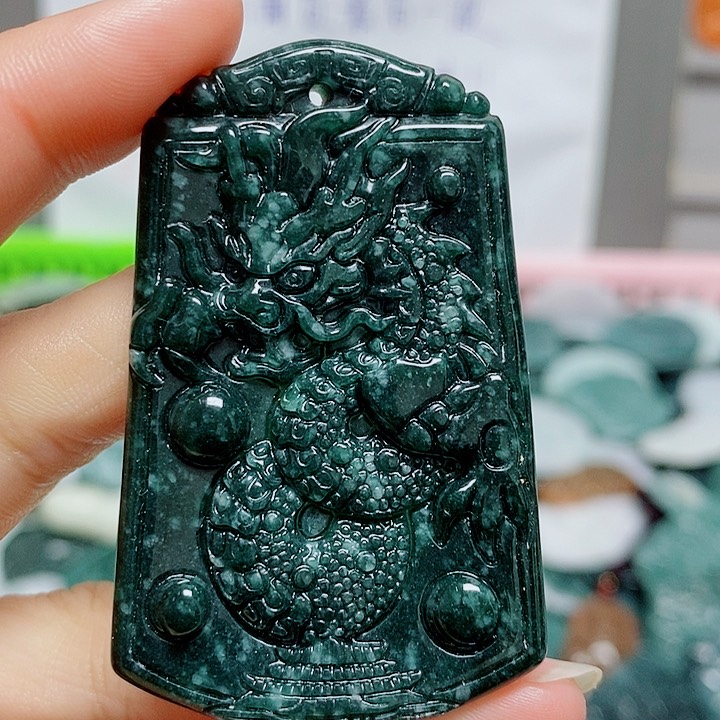 翡翠颈饰未镶嵌纯天然