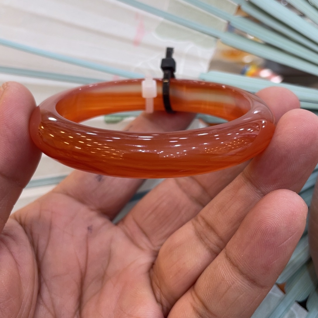 玛瑙/玉髓手镯未镶嵌C****?