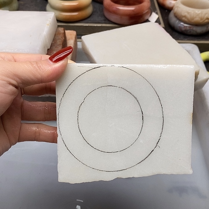 石英岩玉未镶嵌定制无裂不退换佘白有色点色根私人定制无裂不退换