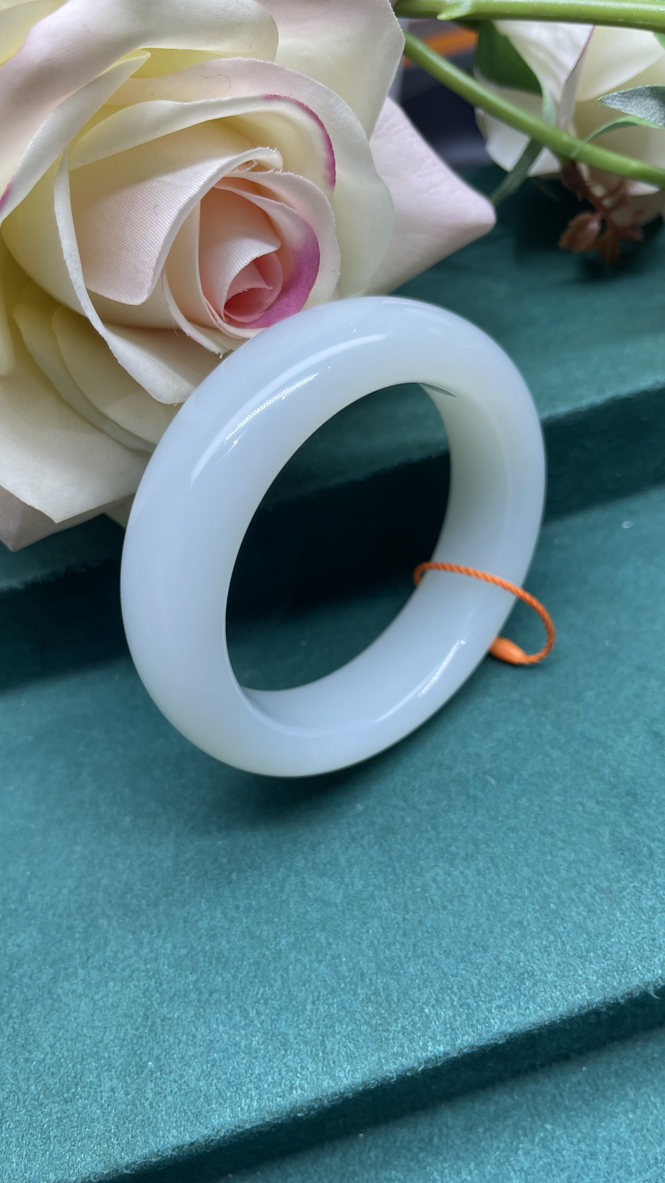 女款白玉手镯白色时尚女士