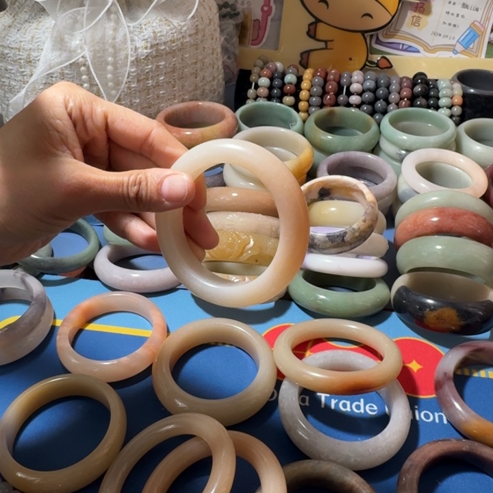 石英质玉未镶嵌手镯