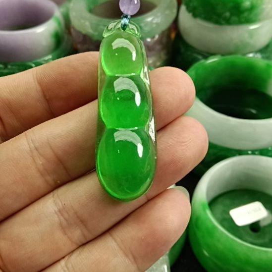 ****娘翡翠未镶嵌颈饰翡翠