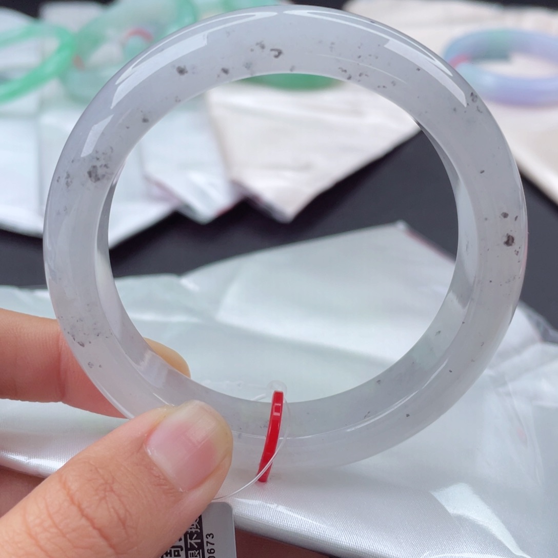 翡翠手镯未镶嵌58圈