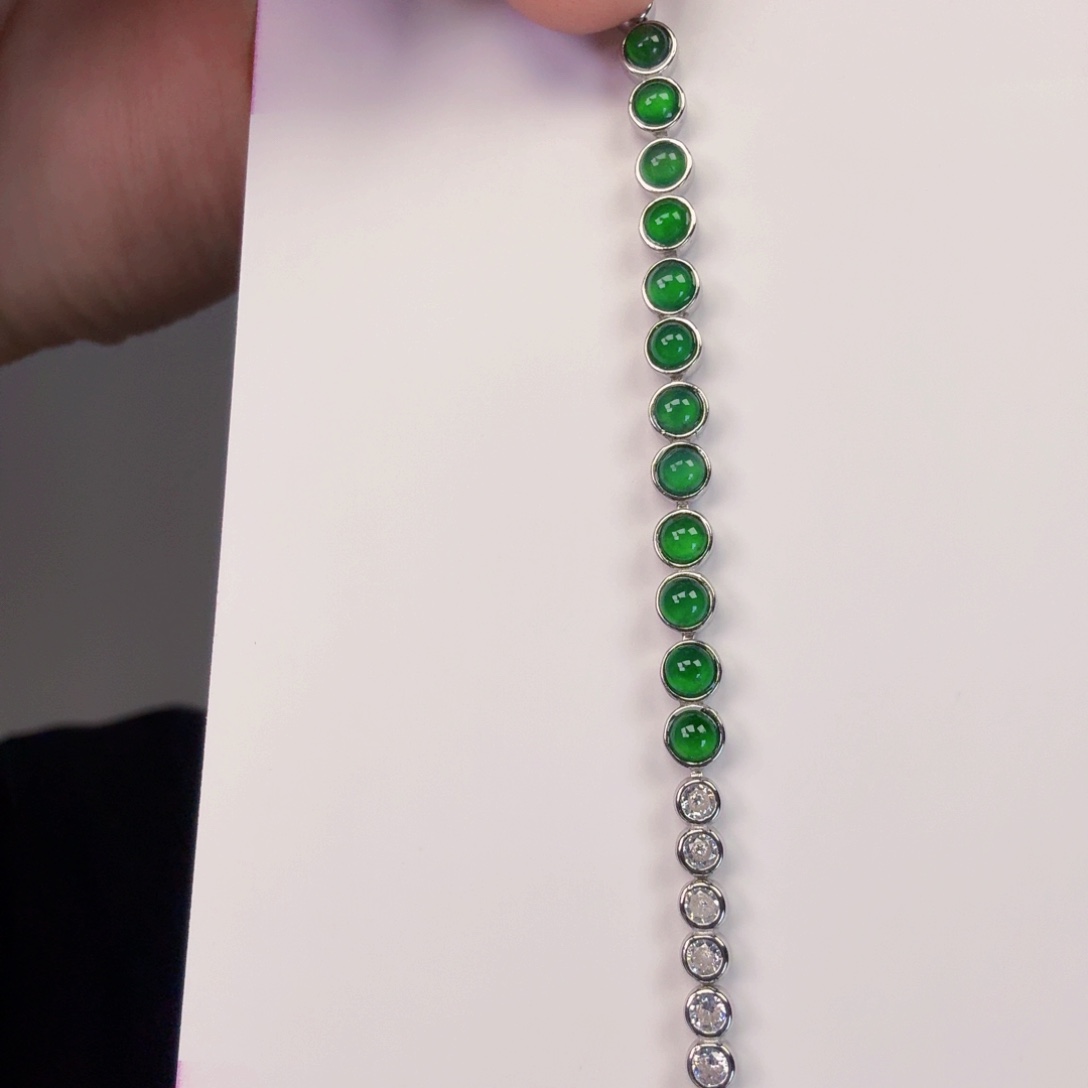 翡翠颈饰未镶嵌一件