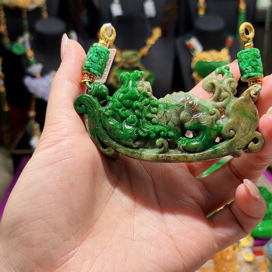 【闪购商品】翡翠吊坠(赠链)未镶嵌福利