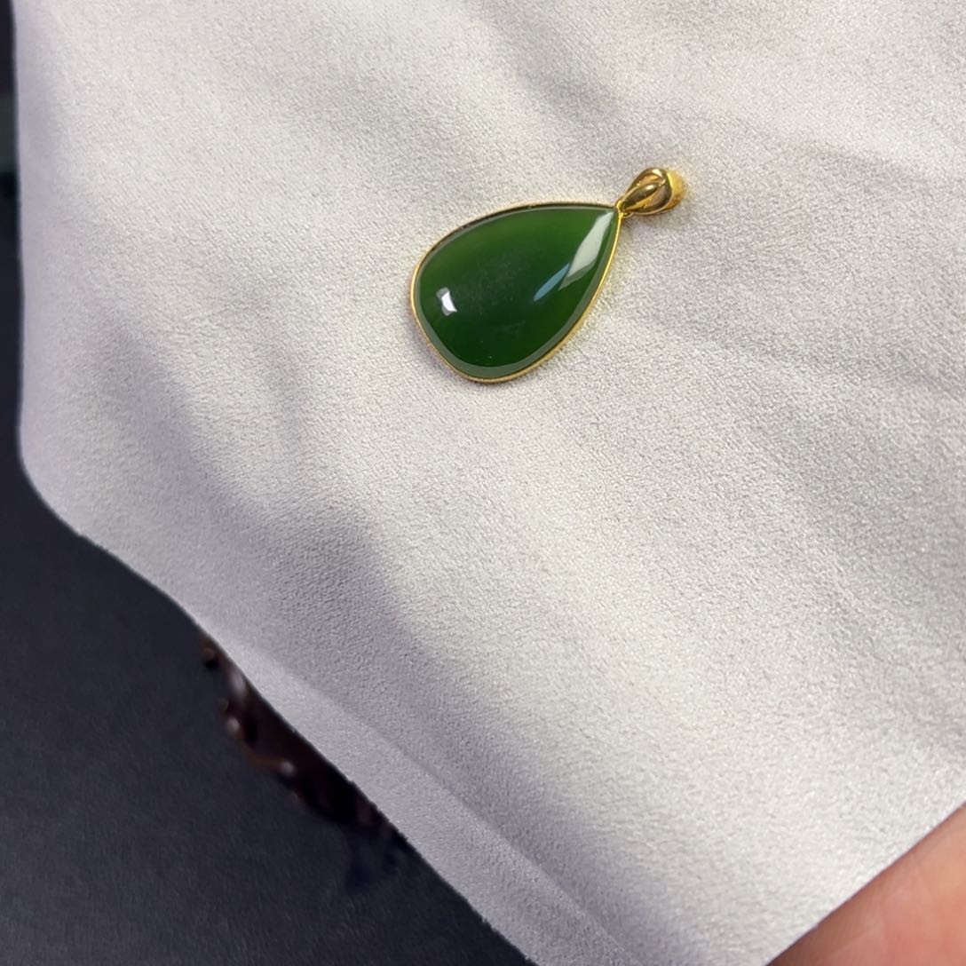 和田玉（碧玉）颈饰18K金镶嵌