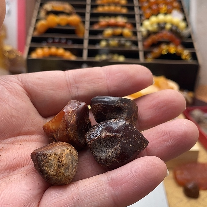 琥珀未镶嵌套链吊坠