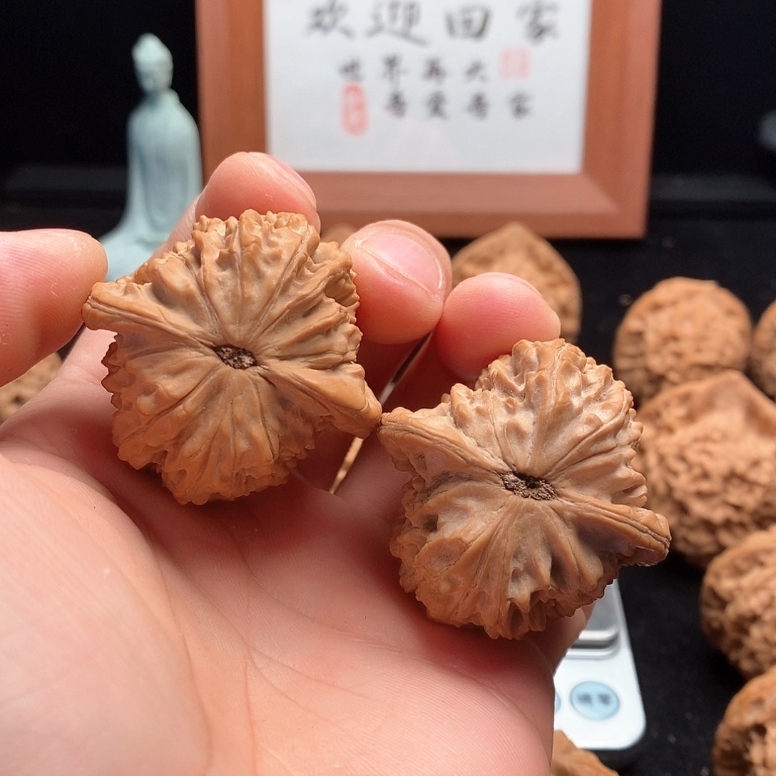 文玩核桃吊坠马老四41.5