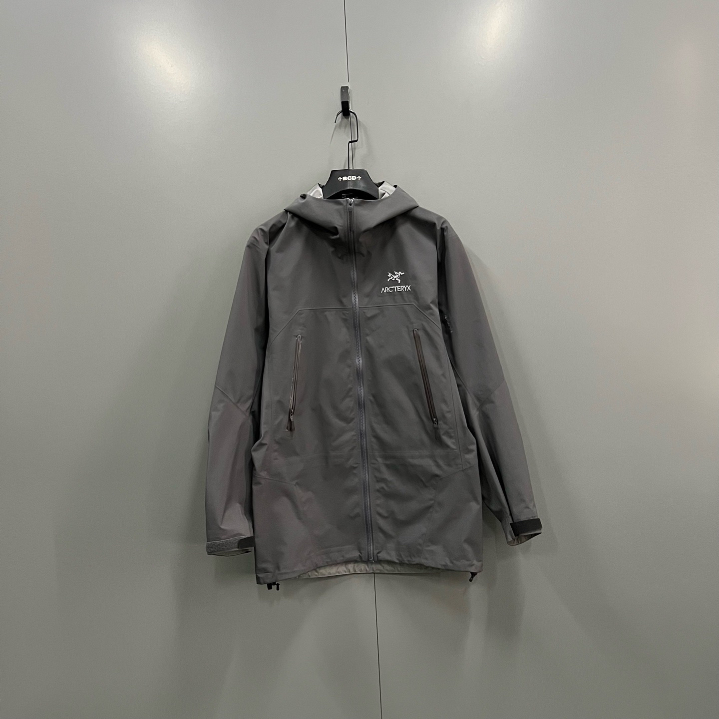 99新 ARC'TERYX/始祖鸟 jp1231 刺绣冲锋衣 S 017820