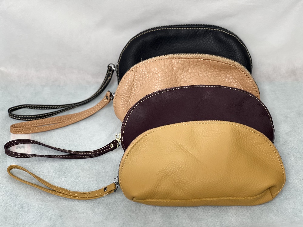 时尚手拿包头层牛皮进口材质简约设计时尚百搭女士真皮牛皮手腕包