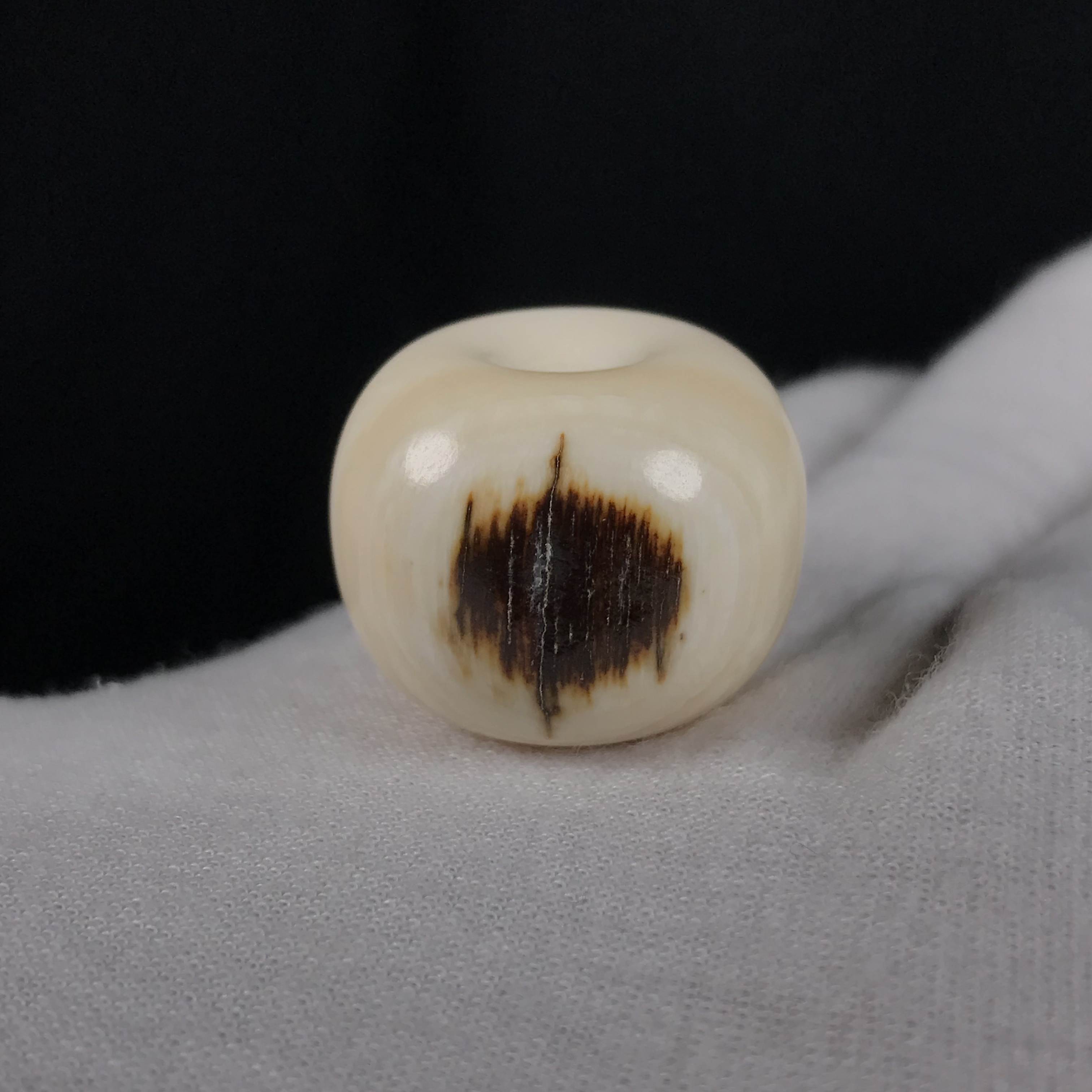 B122844 只做天然猛犸牙 墩扣子 约直径24*高度18.6mm 约11.7克