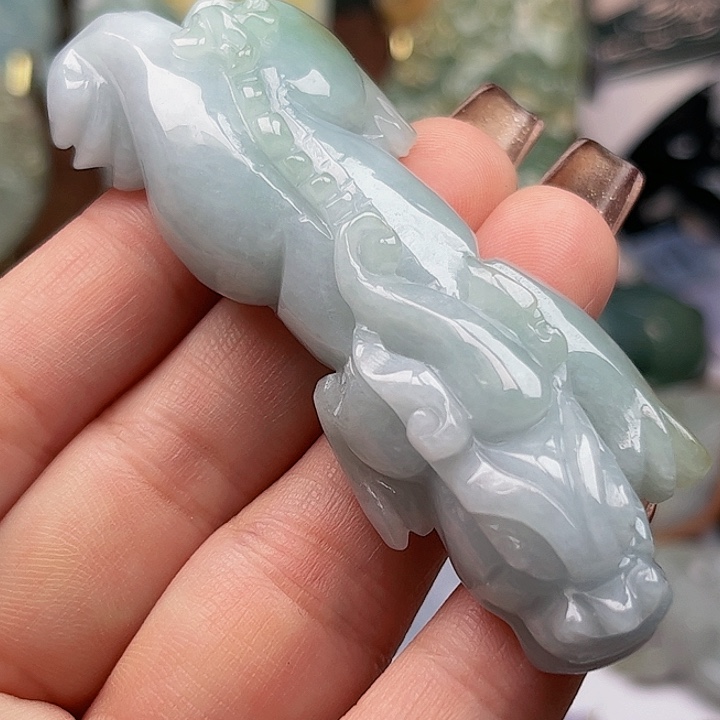 翡翠未镶嵌颈饰挂件