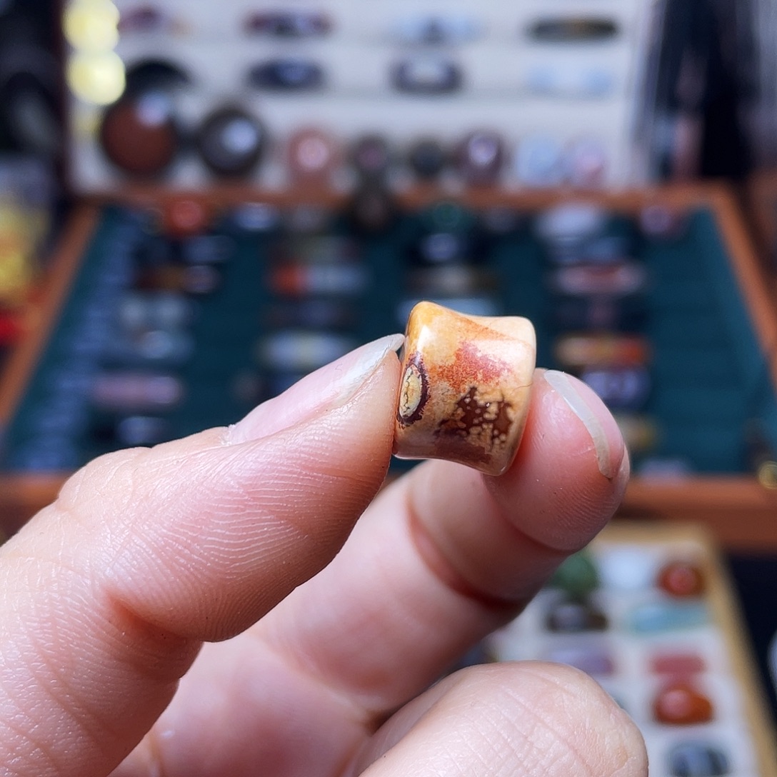 用***9玛瑙/玉髓未镶嵌珠宝奇石