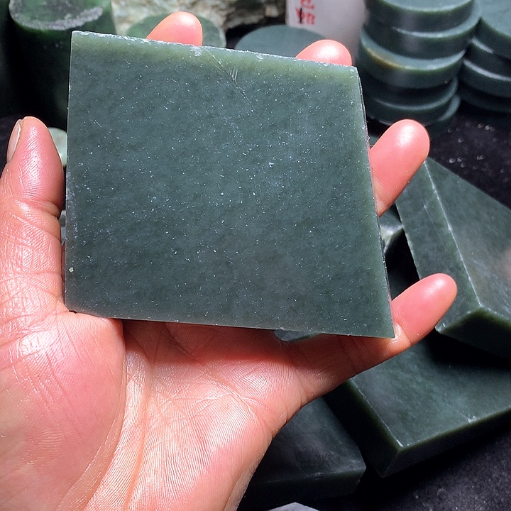 和田玉（糖玉）未镶嵌珠宝奇石