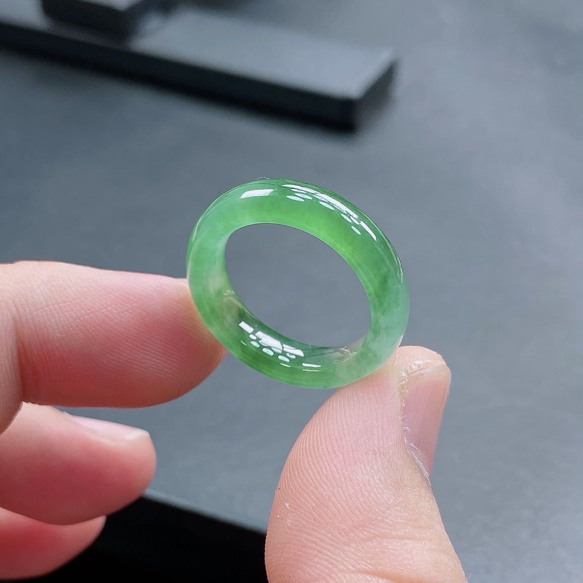 天然缅甸A货翡翠水润冰种满绿飘花正装戒指 18圈 18.4-5.8-3.8mm