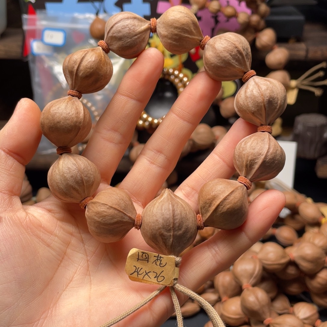 小***李吊坠橄榄核2426四花铁核