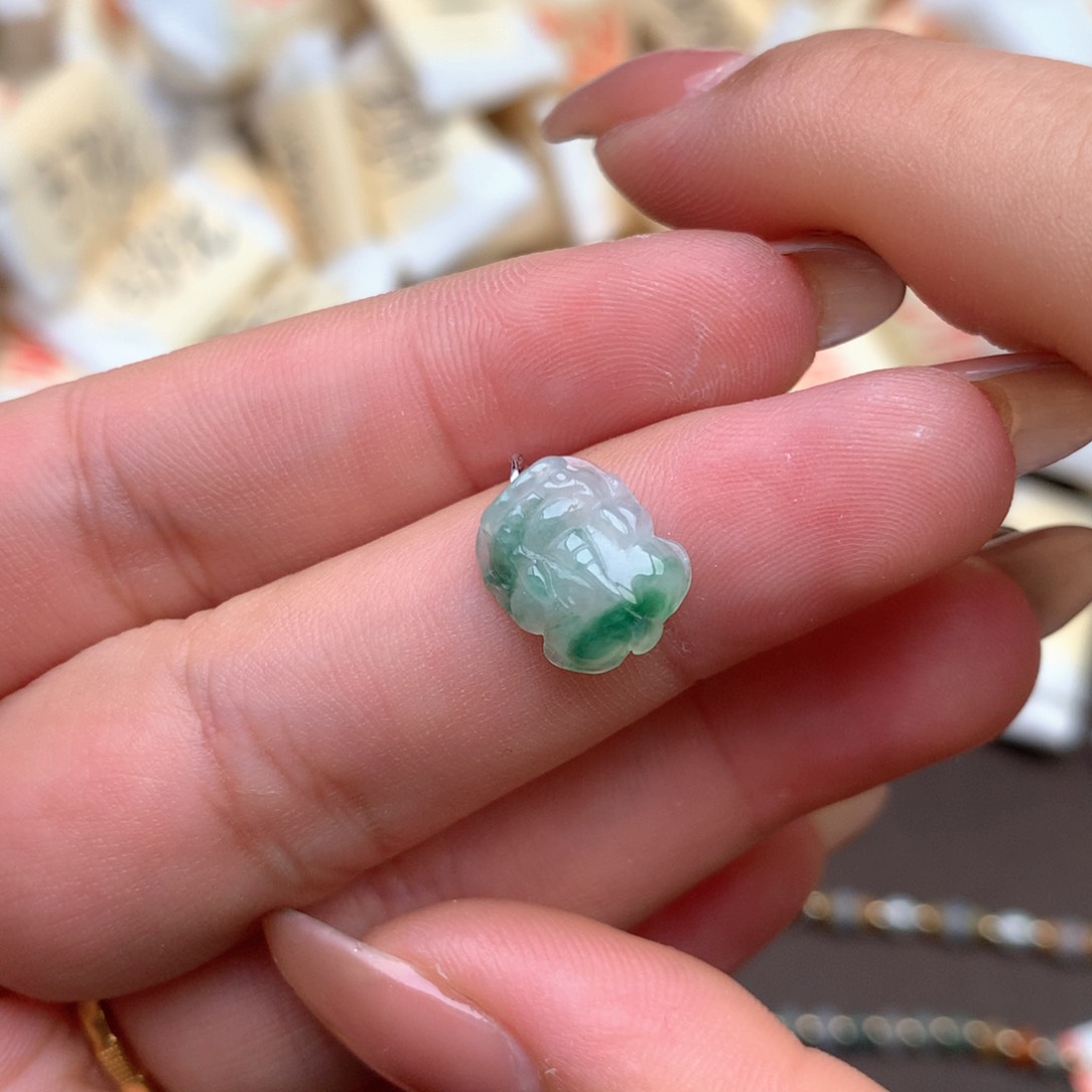 【闪购商品】翡翠挂件未镶嵌一