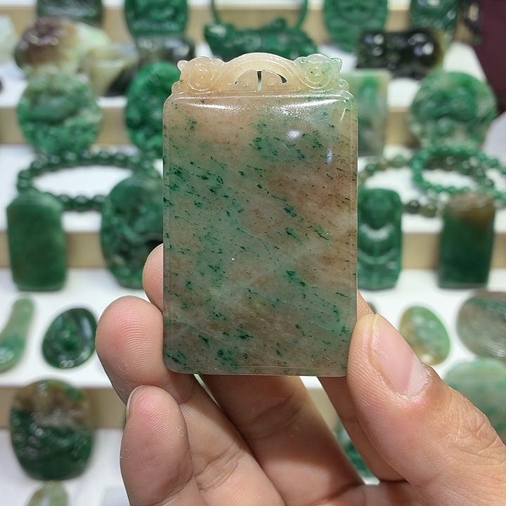 独山玉未镶嵌颈饰四六牌厚装