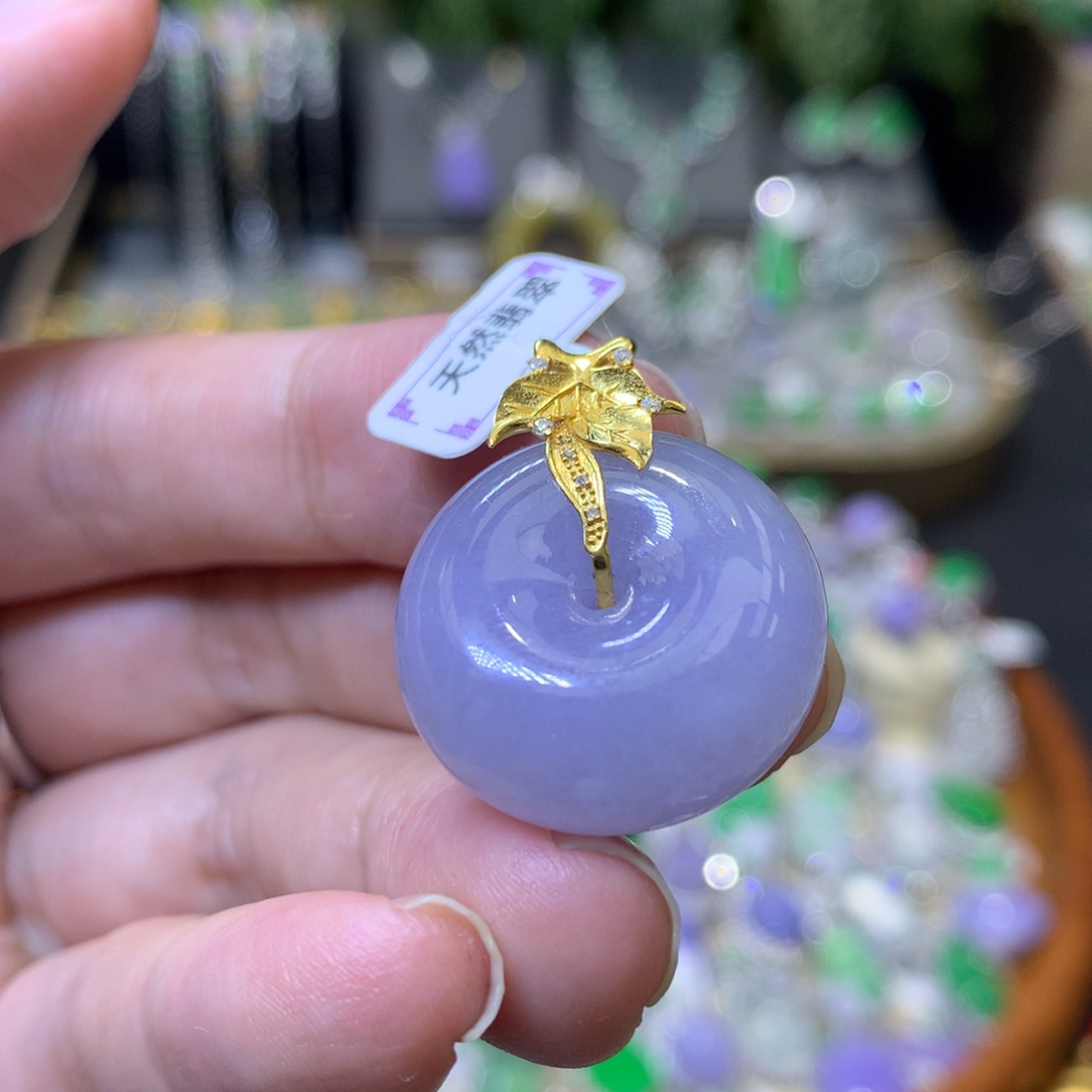 颈饰18K金镶嵌翡翠