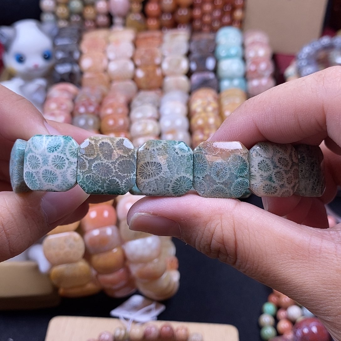 硅化珊瑚（珊瑚玉）手牌未镶嵌绿料满花 18