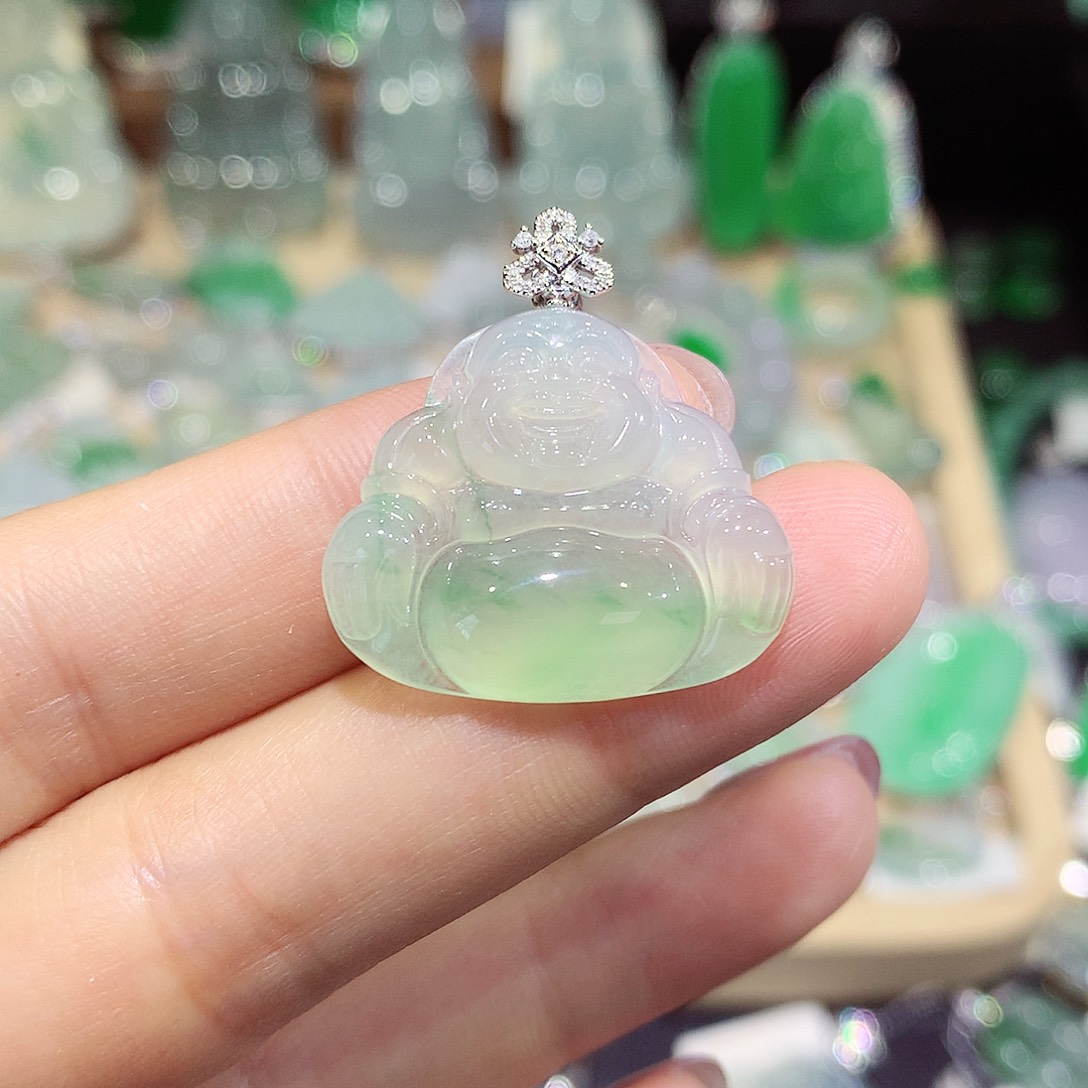 颈饰18K金镶嵌翡翠佛