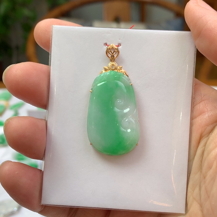 翡翠颈饰18K金镶嵌飘****你翡翠吊坠