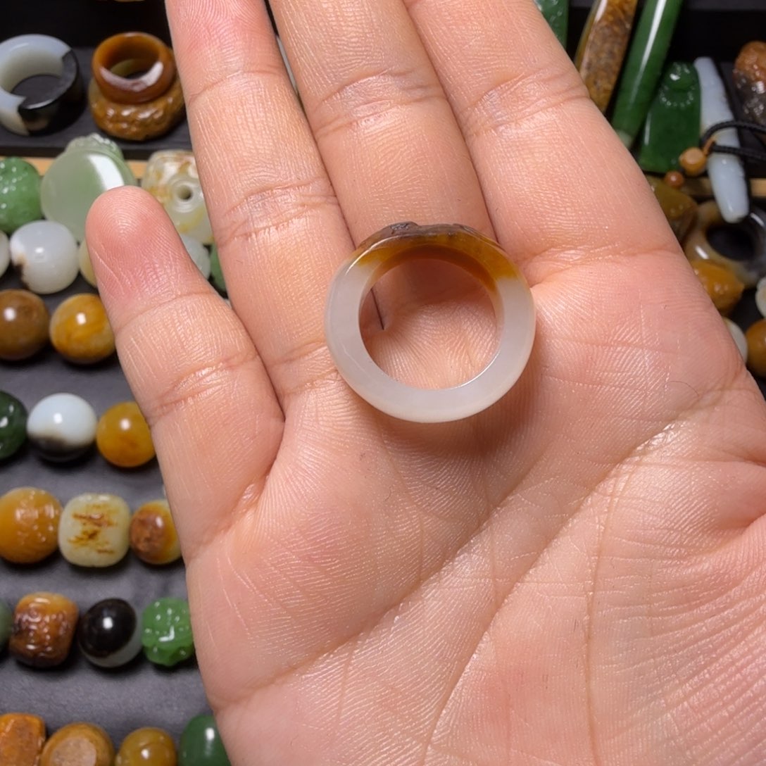 和田玉配饰未镶嵌别****呢